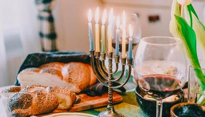 开云官网-Rogue完胜TSM，Mickey打破历史纪录：英雄联盟赛场的巅峰对决