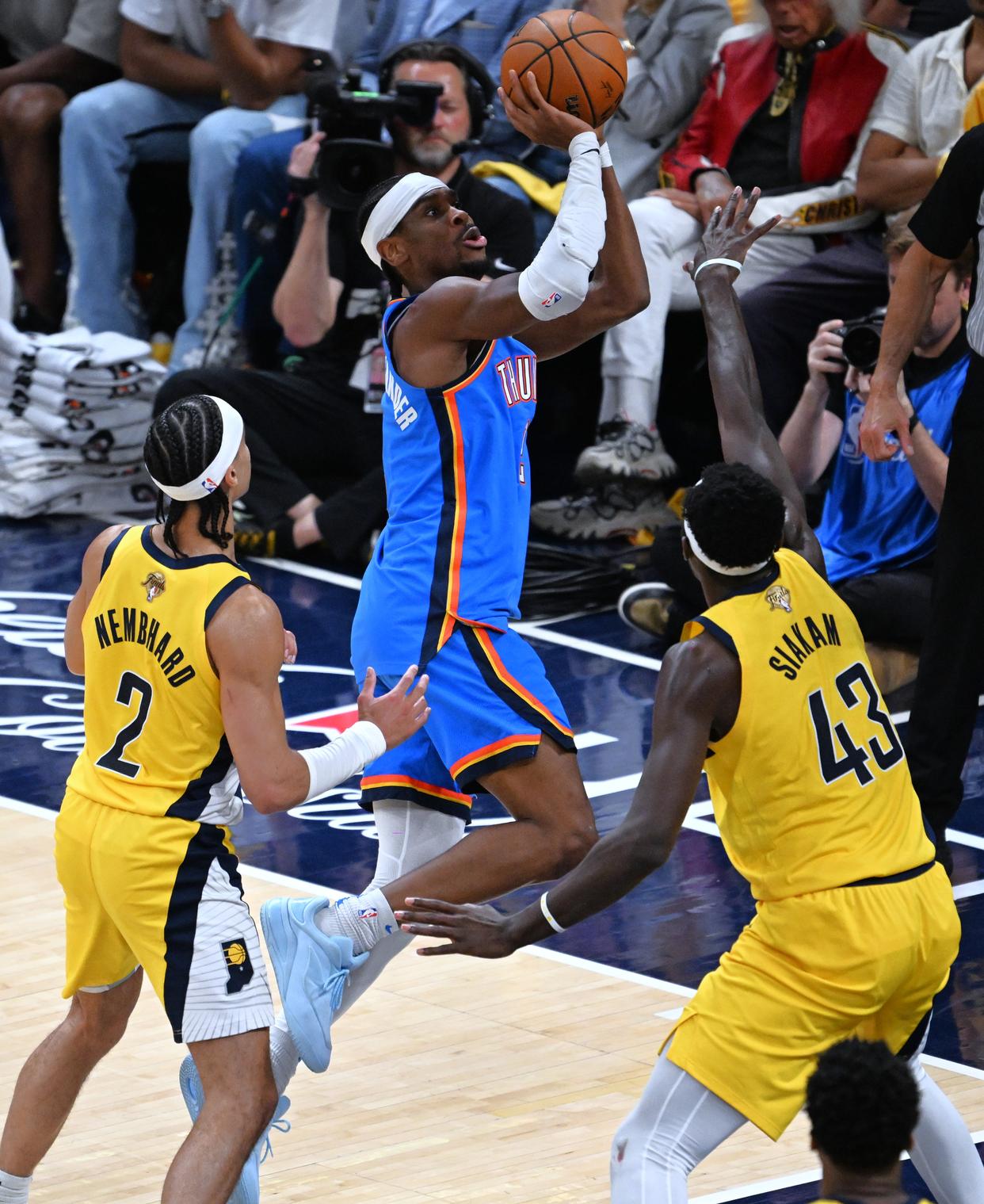 步行者力克76人，保罗惊艳四座