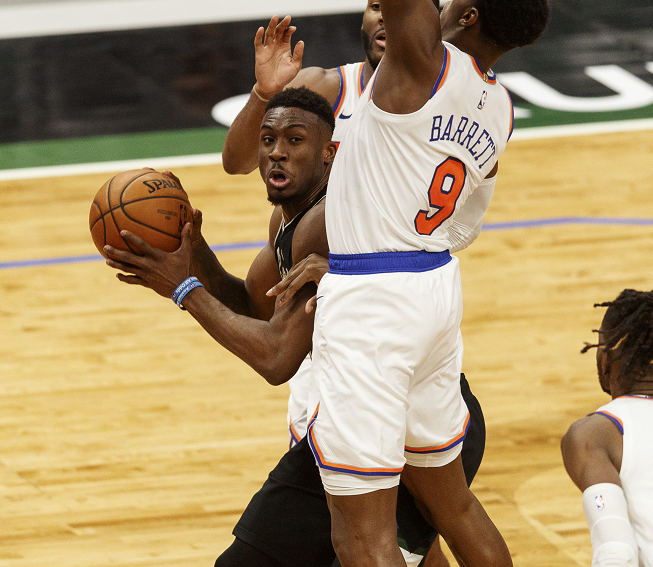 开云体育平台APP-雄鹿险胜尼克斯，胡金秋惊艳四座