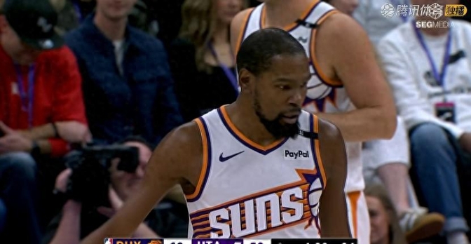 尼克斯轻取青岛队，布克状态火热