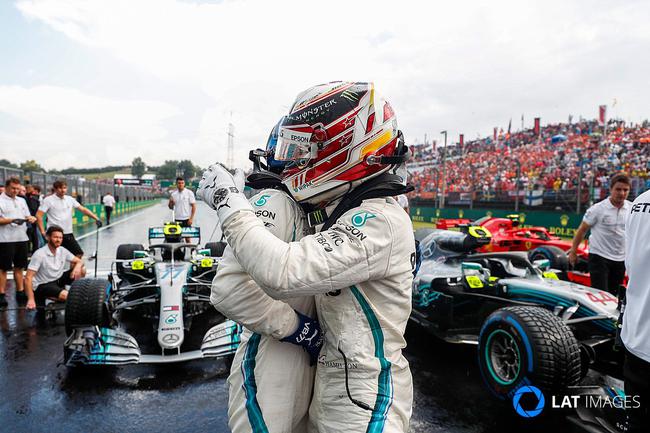 梅赛德斯逆转威廉姆斯，汉密尔顿统治全场